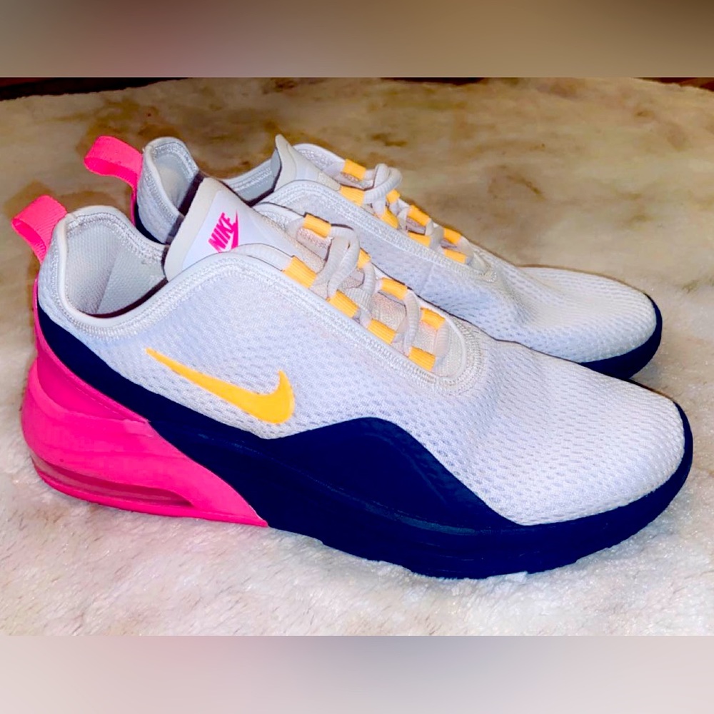 Nike Air Max Motion Sneakers 💖👟